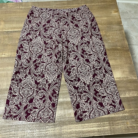 Burgundy and White Patterned capri length lounge sleep Pants - Picture 1 of 3